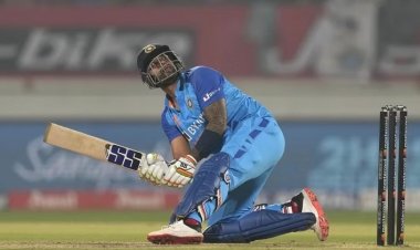 सूर्यकुमार यादव ने टी20 क्रिकेट में जड़ा तीसरा शतक, बाबर आजम और लोकेश राहुल को पीछे छोड़ा