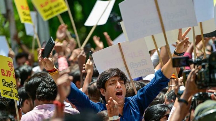 दिल्ली में झुग्गियों पर बुलडोजर चलाने का आदेश, भाजपा के खिलाफ विरोध में उतरी आप  