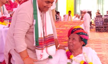 राजीव गांधी भवन के लोकार्पण में दो फाड़ में दिखी जालोर की कांग्रेस, कार्यक्रम से दूर रहे दोनों विधायक, वजह कुछ और भी थी, लेकिन सदन में जालोर को पहचान दिलाने वाले नेताओं के फोटो को कांग्रेस कार्यालय में नहीं मिला स्थान!