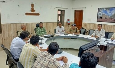 आपात स्थिति से निपटने के लिए विभागीय अधिकारी करें आवश्यक व्यवस्था सुनिश्चित- जिला कलक्टर