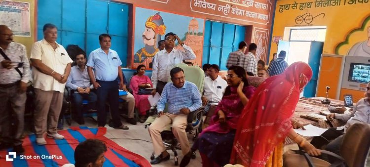 संभागीय आयुक्त ने निम्बला में जनसुनवाई कर आमजन की समस्याओं का किया निस्तारण