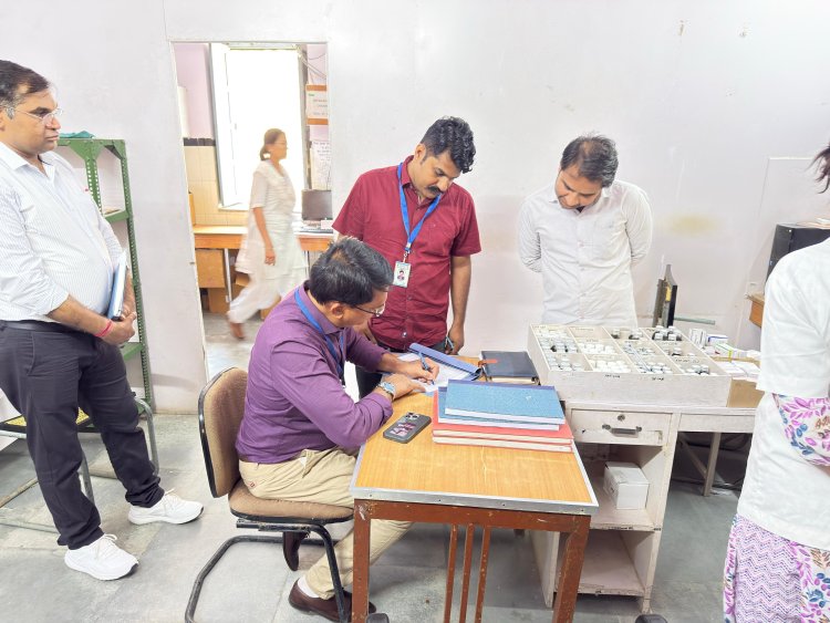 राज्य स्तरीय दल ने किया दवा वितरण केन्द्रों एवं भण्डार गृहों का निरीक्षण