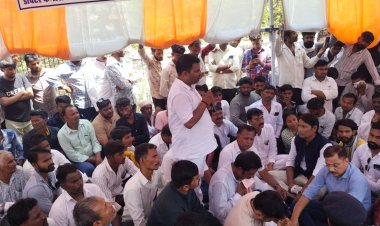 सरगरा समाजबंधुओं ने प्रदर्शन कर गर्भवती खुशबू की मौत के मामले में लापरवाह चिकित्सक के विरुद्ध कार्रवाई की मांग की