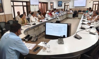 बजट घोषणाओं की क्रियान्विति प्राथमिकता के साथ सुनिश्चित करें - जिला कलक्टर