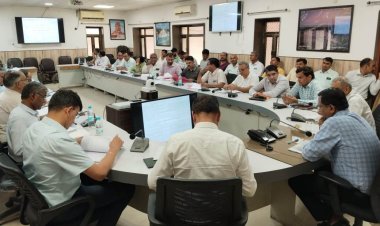राजस्व संबंधी मामलों का त्वरित रूप से करें निस्तारण- जिला कलक्टर
