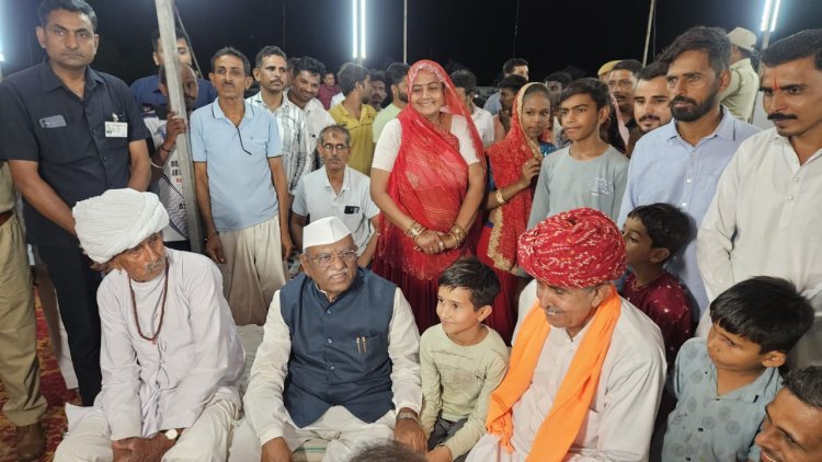 राज्यपाल हरिभाऊ बागड़े पहुंचे सांसद लुम्बाराम चौधरी के गांव वाडेली, ग्रामीणों एवं परिजनों से मिलकर जाने हाल-चाल