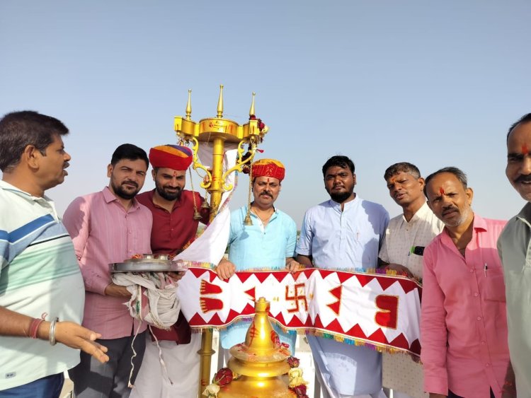 बागरा में बाबा रामदेव मंदिर के वार्षिकोत्सव पर चढ़ाई गई अमर ध्वजा