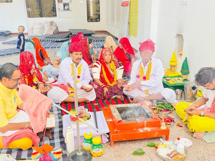 ठाकुरजी मंदिर दो दिवसीय वार्षिक महोत्सव शुरू, भामाशाह परिवार ने हवन में दी आहुतियाँ, -सोमवार को महाआरती के साथ मंदिर शिखर चढ़ाई जायेगी ध्वजा
