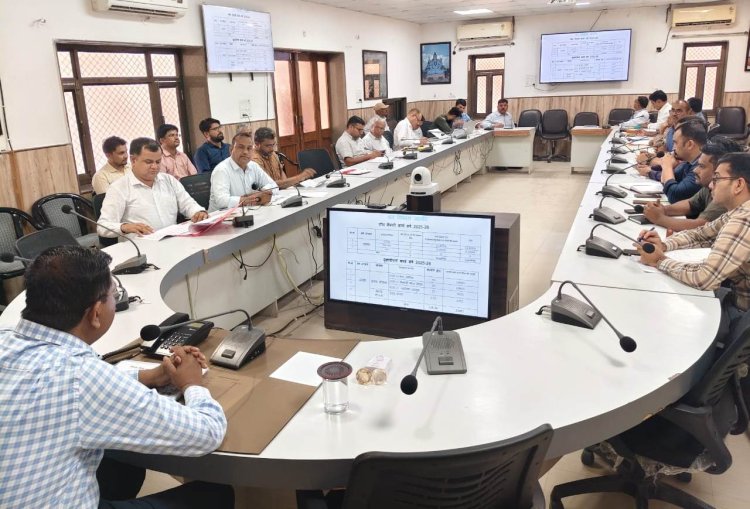 योजनाओं के माध्यम से अधिक से अधिक लोगों को लाभान्वित करें अधिकारी - जालोर कलक्टर