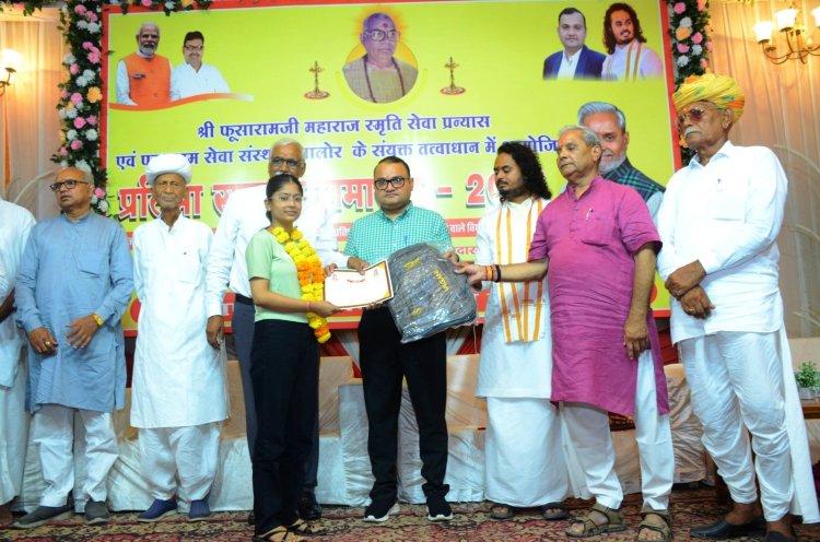 सफल जीवन के लिए किताबों के साथ व्यवहारिक ज्ञान भी बढ़ाएं - जोगेश्वर गर्ग