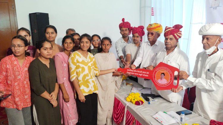 जालोर महिला महाविद्यालय में कालीबाई भील मेधावी छात्रा स्कूटी योजना में 66 स्कूटियों का वितरण
