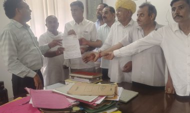 आहोर में चेती कांग्रेस, माधोपुरा में सड़क सुधार को लेकर एसडीएम को सौंपा ज्ञापन