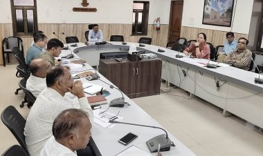 जिला कलक्टर ने एफआर व ईआर प्रोजेक्ट के तहत पाइपलाइन संबंधित बकाया चल रहे कार्यों को शीघ्र पूर्ण करने के दिए निर्देश