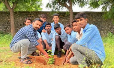 नारणावास : विद्यार्थियों व स्टाफ ने अमरूद, नीम, गुलमोहर सहित 405 पौधे लगाए; परिसर और खेल मैदान हुआ हरा‑भरा