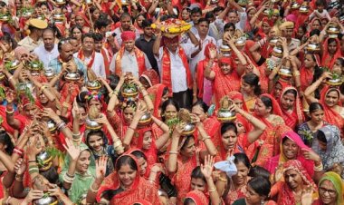 चातुर्मास महोत्सव के तहत नगर में निकली भव्य कलश यात्रा