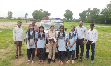 पुनककला सीनियर स्कूल में पुलिस कर्मियों ने विद्यार्थियों को पोक्सो के बारे में दी जानकारी