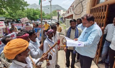 घुमंतु जाति के लोगों को जमीन दिलाने की मांग, सौंपा ज्ञापन