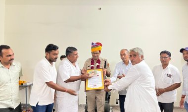 जालोर एसपी यादव ने आंजना समाज छात्रावास में बच्चों को कहा- शिक्षा, संस्कार और तकनीक के समन्वय से श्रेष्ठ व्यक्तित्व का निर्माण सम्भव