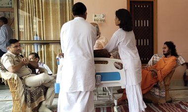 लेटा महंत से आशीर्वाद लेने पहुंचे अभयदास, बोले- सरकार चाहेगी तो कथा वाचन करुंगा, लेकिन अब आयोजन करवाने की रिस्क लेने को कोई तैयार नहीं