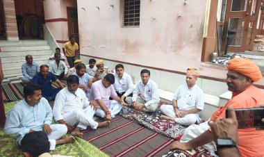 नारणावास में जलसंकट समाधान और सड़क निर्माण को लेकर ग्रामीणों ने सौंपा ज्ञापन