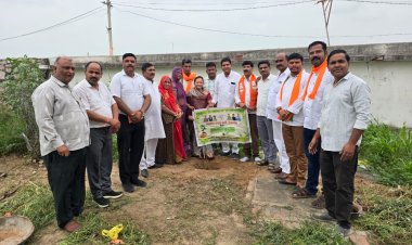 "एक पेड़ मां के नाम" अभियान के तहत जालोर में हनुमान मंदिर प्रांगण में किया वृक्षारोपण