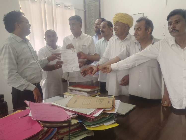आहोर में चेती कांग्रेस, माधोपुरा में सड़क सुधार को लेकर एसडीएम को सौंपा ज्ञापन