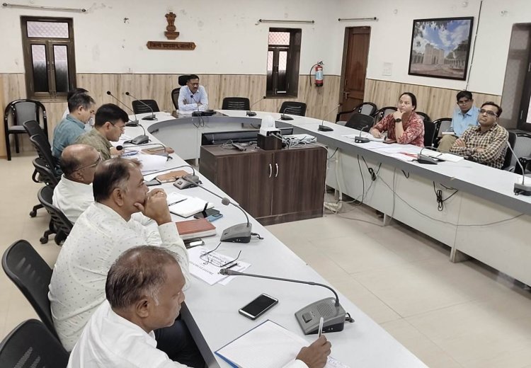 जिला कलक्टर ने एफआर व ईआर प्रोजेक्ट के तहत पाइपलाइन संबंधित बकाया चल रहे कार्यों को शीघ्र पूर्ण करने के दिए निर्देश