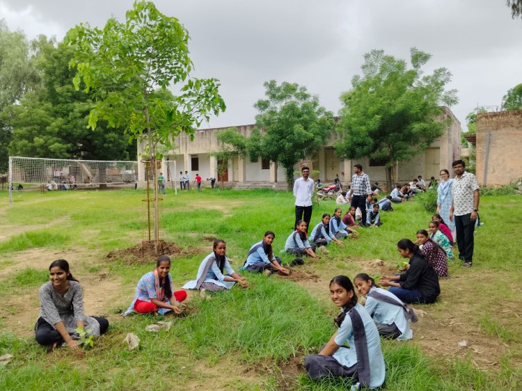 बागरा के पीएमश्री विद्यालय में ‘हरियालो राजस्थान - एक पेड़ माँ के नाम’ अभियान के तहत वृक्षारोपण