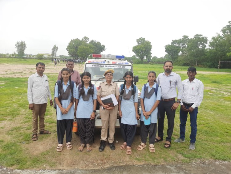 पुनककला सीनियर स्कूल में पुलिस कर्मियों ने विद्यार्थियों को पोक्सो के बारे में दी जानकारी