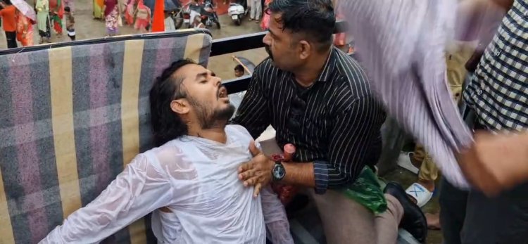 कथा वाचक अभयदास को बिना अनुमति जुलूस के रूप में मन्दिर जाने से पुलिस ने रोका तो हुई तनातनी