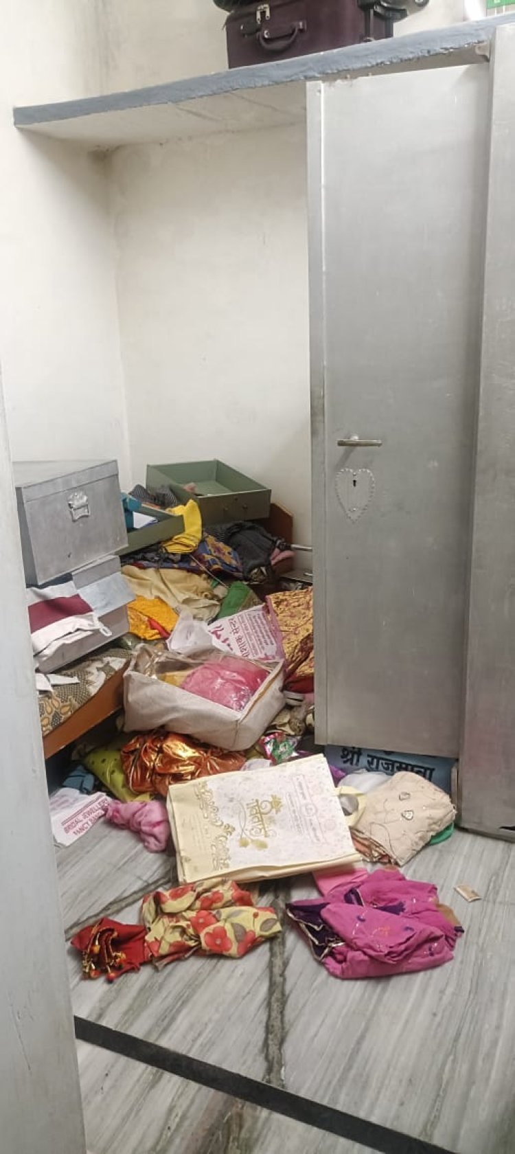 परिवार अहमदाबाद गया पीछे मकान का ताला तोड़ सोने चांदी और नकदी चुरा ले गए चोर