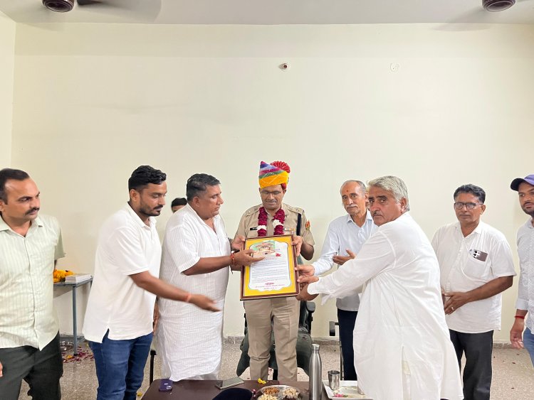 जालोर एसपी यादव ने आंजना समाज छात्रावास में बच्चों को कहा- शिक्षा, संस्कार और तकनीक के समन्वय से श्रेष्ठ व्यक्तित्व का निर्माण सम्भव