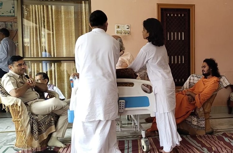 लेटा महंत से आशीर्वाद लेने पहुंचे अभयदास, बोले- सरकार चाहेगी तो कथा वाचन करुंगा, लेकिन अब आयोजन करवाने की रिस्क लेने को कोई तैयार नहीं