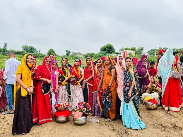 बागरा में सुथार समाज की 150 महिलाओं ने निभाई तालाब हिलोरने की रस्म