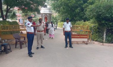 सिरे मंदिर तलहटी पर मुस्तैद यातायात पुलिस, सीसीटीवी से रखी जा रही नजर, एसपी यादव ने किए दर्शन