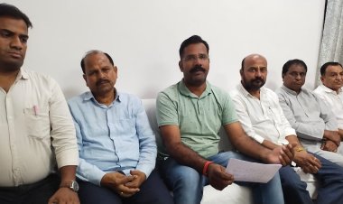 अभयदास की कथा कराने वाली समिति की प्रेसवार्ता, सदस्य बोले- महाराज की अति महत्वाकांक्षा के कारण हिंदुत्व में समरसता की बजाय बिखराव हुआ