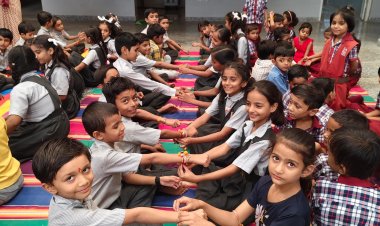 आदर्श विद्या मंदिर में धूमधाम से मनाया रक्षाबंधन