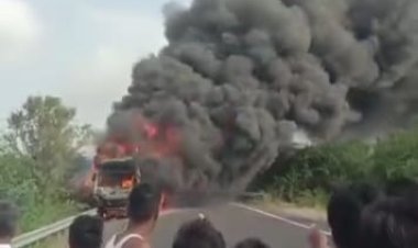 सांचौर नेशनल हाईवे पर निजी बस की टक्कर से दो रामदेवरा जातरुओं की मौत, बाइक की टँकी फूटने से बस में आग लगी