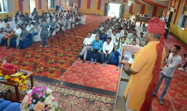 फोटोग्राफर्स को अपनी विश्वनीयता बढ़ाने की आवश्यकता है, उनका एक क्लिक तस्वीर को जीवंत कर देता है -जोगेश्वर गर्ग