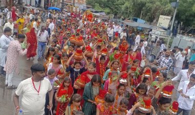 151 कन्याओं ने कलश धारण कर, 13 रथ व विभिन्न झांकियों के साथ निकली शोभायात्रा 
