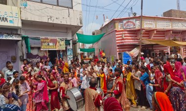 5 रथ व 16 ट्रैक्टर के साथ निकली गणेश चतुर्थी की भव्य शोभायात्रा 