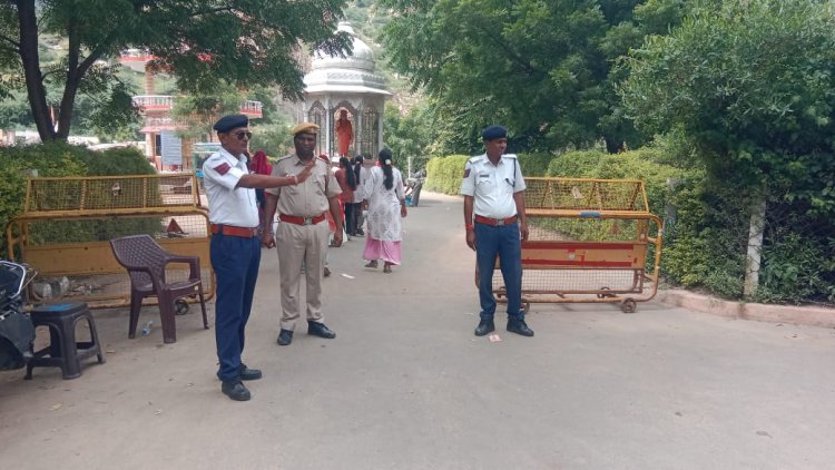 सिरे मंदिर तलहटी पर मुस्तैद यातायात पुलिस, सीसीटीवी से रखी जा रही नजर, एसपी यादव ने किए दर्शन