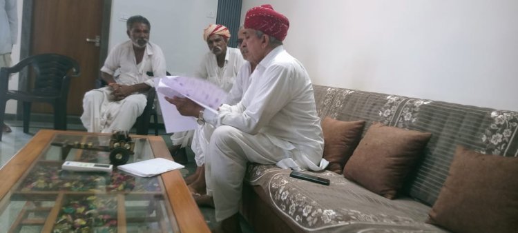 झाक के ग्रामीणों ने विद्यालय क्रमोन्नति को लेकर सांसद को दिया ज्ञापन, इस स्कूल से 100 से अधिक बालिकाएं स्टेट स्तर पर खेल चुकी हॉकी