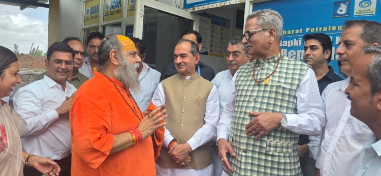धर्म चेतना यात्रा के चतुर्थ दिवस में नारायणगिरि महाराज के अभियान से प्रेरित होकर कई युवाओं ने नशा मुक्ति का लिया संकल्प