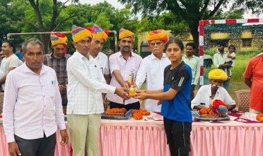 हैंडबॉल प्रतियोगिता 17 वर्ष  छात्र वर्ग मे वेडिया ढाणी व छात्रा वर्ग मे रानीवाड़ा ने जिले मे पहला स्थान प्राप्त किया