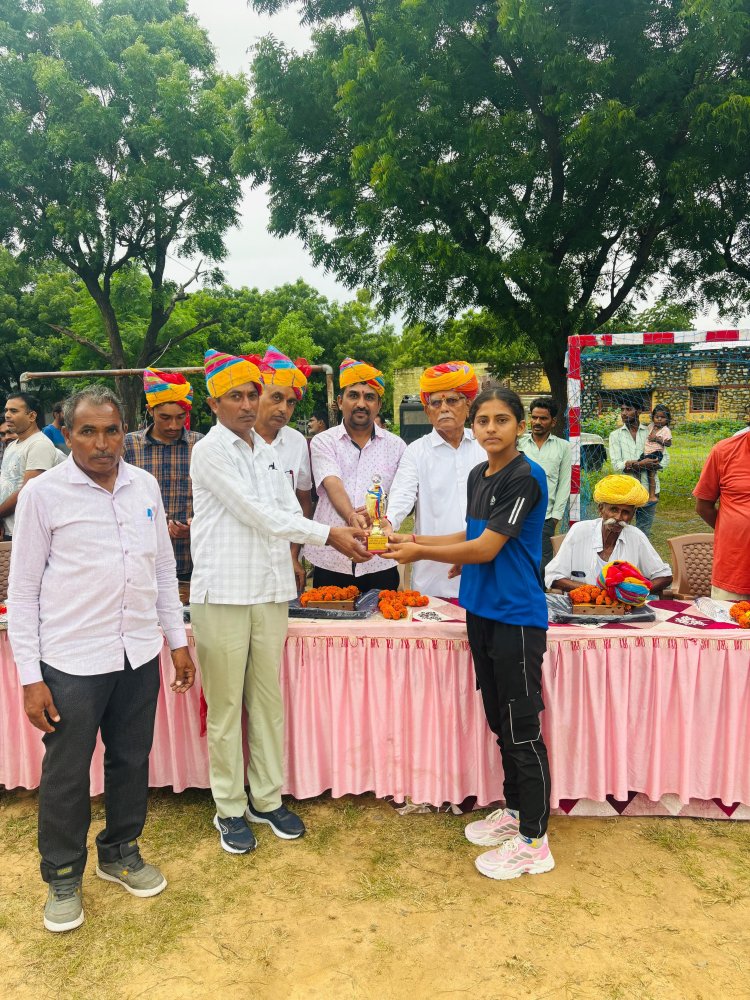 हैंडबॉल प्रतियोगिता 17 वर्ष  छात्र वर्ग मे वेडिया ढाणी व छात्रा वर्ग मे रानीवाड़ा ने जिले मे पहला स्थान प्राप्त किया