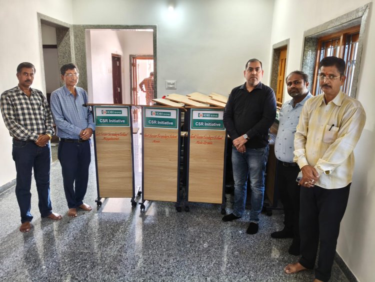 आईडीबीआई बैंक ने जालोर ब्लॉक के 38 राजकीय विद्यालयों के लिए लेक्चर स्टैंड पोडियम भेंट किए