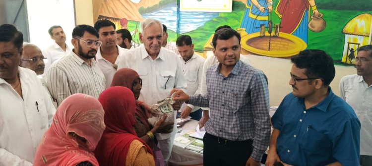 राजस्थान किसान आयेग के अध्यक्ष ने रेवत में आयोजित ग्रामीण सेवा शिविर का किया अवलोकन कर देखी व्यवस्थाएँ