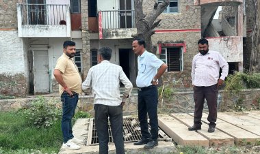 जालोर शहर में स्वच्छता, स्ट्रीट लाइट व्यवस्था और सीवरेज प्रणाली की समस्याओं का समाधान करने के लिए नगर परिषद आयुक्त शर्मा ने शहर का भ्रमण कर संबंधित अधिकारियों को दिए सख्त निर्देश