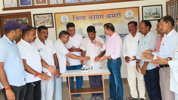 कांग्रेस कार्यकर्ताओं ने जालोर जिले में धूमधाम से प्रदेशाध्यक्ष गोविंदसिंह डोटासरा का जन्मदिन मनाया